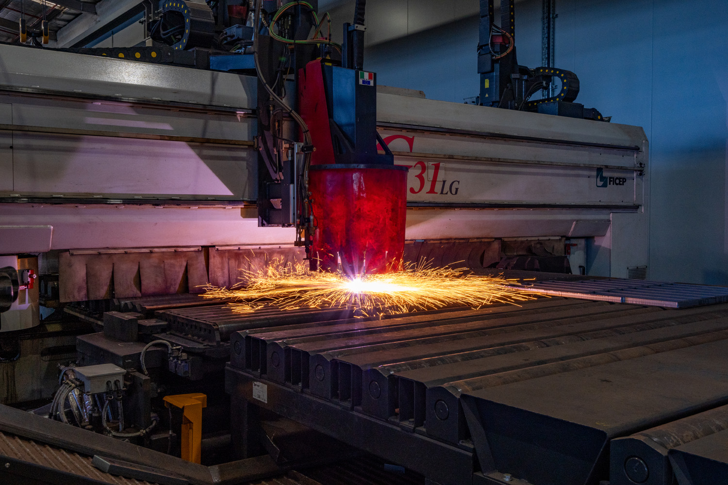 Steel fabrication machine working on fabricating metal